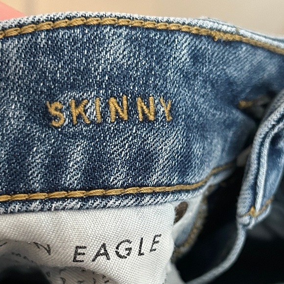 American Eagle Outfitters Distressed Blue Ripped Kids Jeans, size 26x28 - Picture 7 of 9